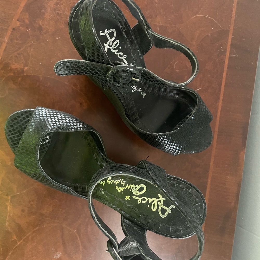 Great condition 
Worn 3-4 times
Black
Size 6 1/2